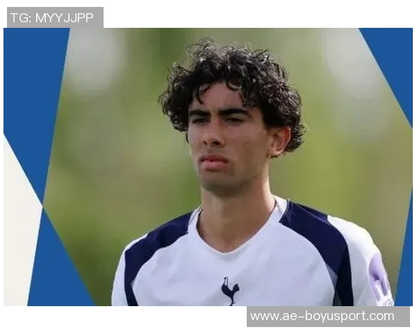 热刺宣布17岁中场巴内特正式签署首份职业合同开启职业生涯新篇章