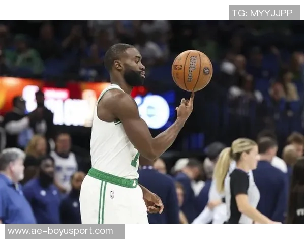 杰伦布朗半场表现出色16投7中贡献16分5篮板3助攻正负值高达22