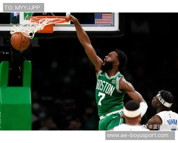 杰伦布朗半场表现抢眼17投8中三分球命中率高达60独得19分助力球队 杰伦布朗半场表现抢眼17投8中三分球命中率高达60独得19分助力球队