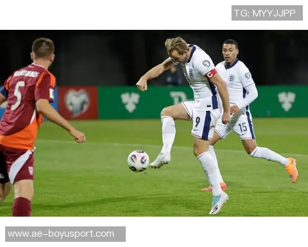 曼联小将谢伊莱西受邀英格兰队训练课展现潜力与成长