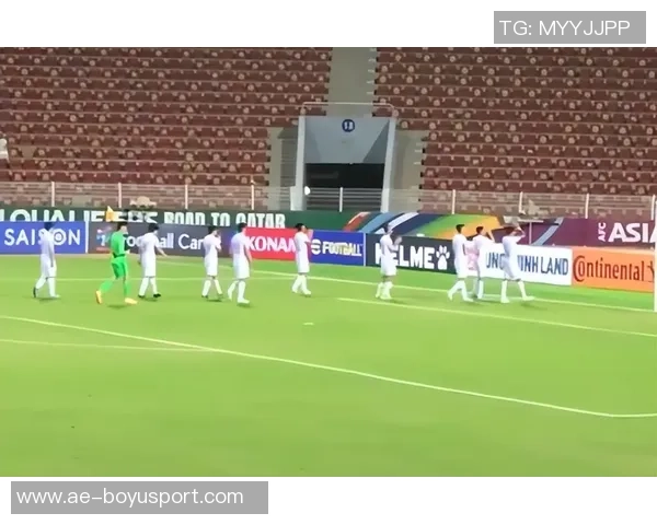 文班受伤期间积极参与球迷组织助威训练效仿欧洲足球精神