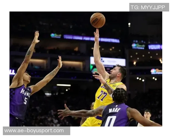 湖人三分如雨下全场34投19中命中率高达559展现强大火力